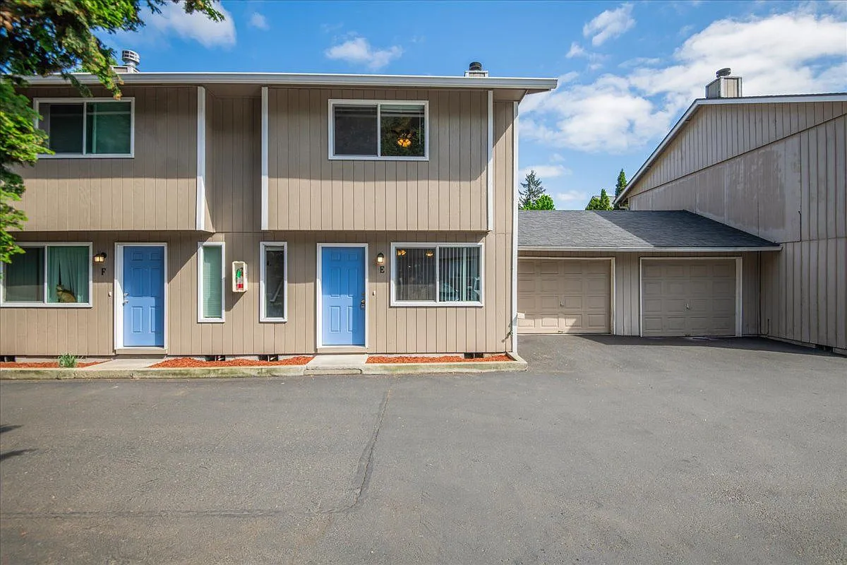 Lincoln Townhomes — Photo 1