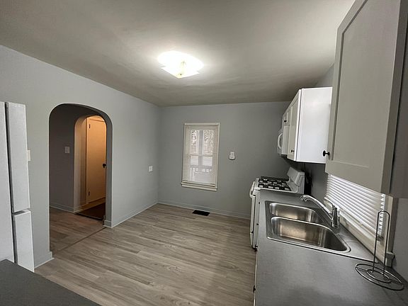 4th image of 560 W North St