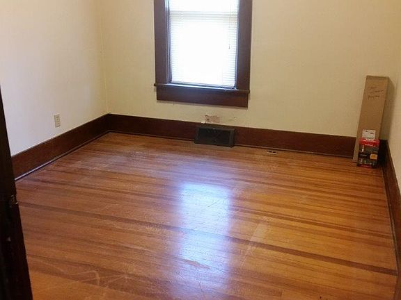 5th image of 312 N Commercial St