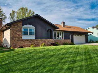26 Hillock Ct, Appleton, WI 54914