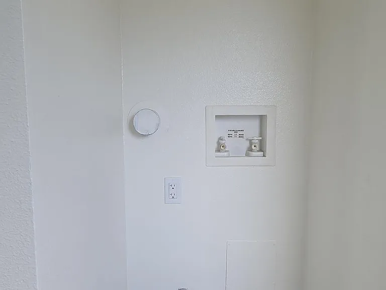 Stackable W/D hook up