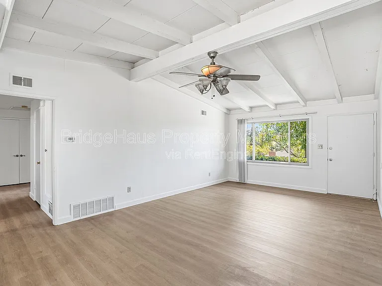 7562 Zemco Dr — Photo 8