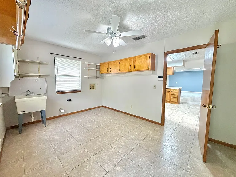 3990 Clearwater Ln — Photo 18
