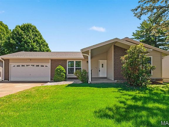 4th image of 2207 Bentley Manor Dr