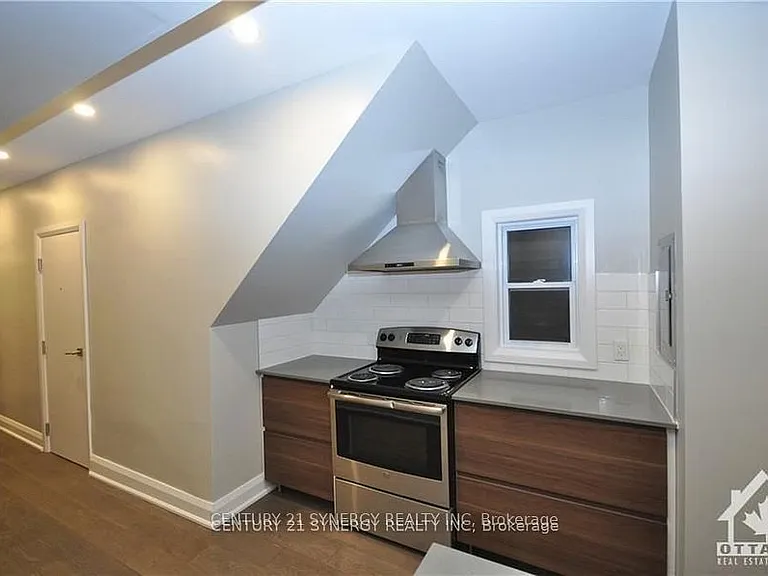 571 McLeod St #2 — Photo 3