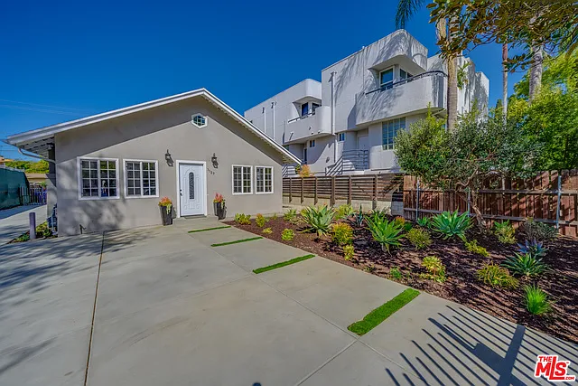 1127 N Formosa Ave — Photo 3