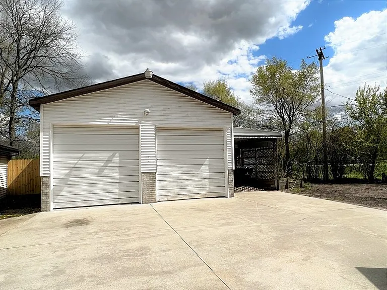 314 Princeton Ct — Photo 18