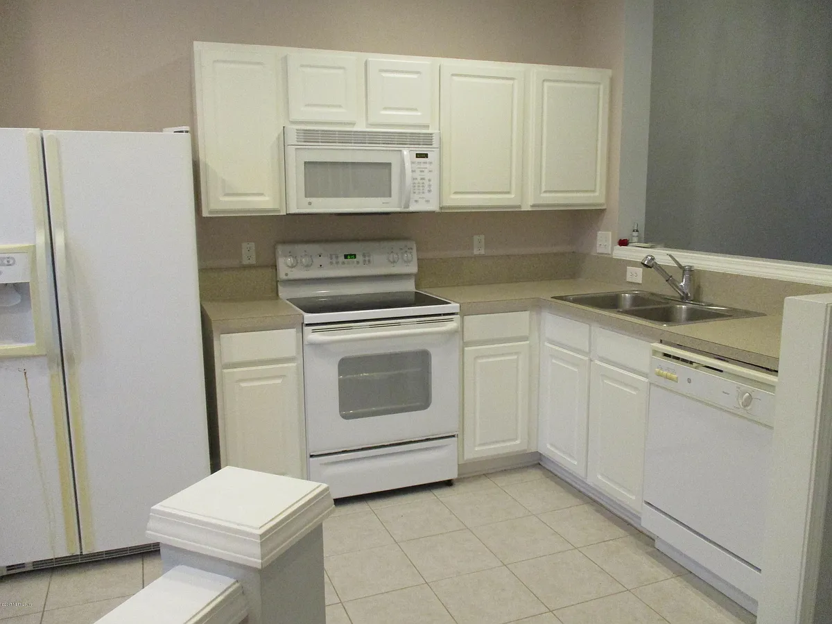 Building Photo - 3684 Summerlin Ln E