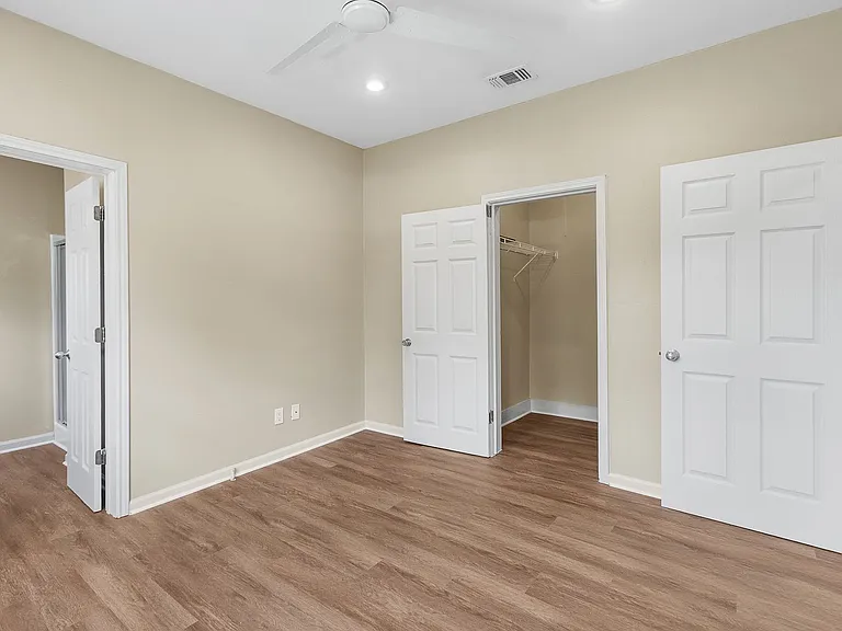 333 W Hutchison St — Photo 13