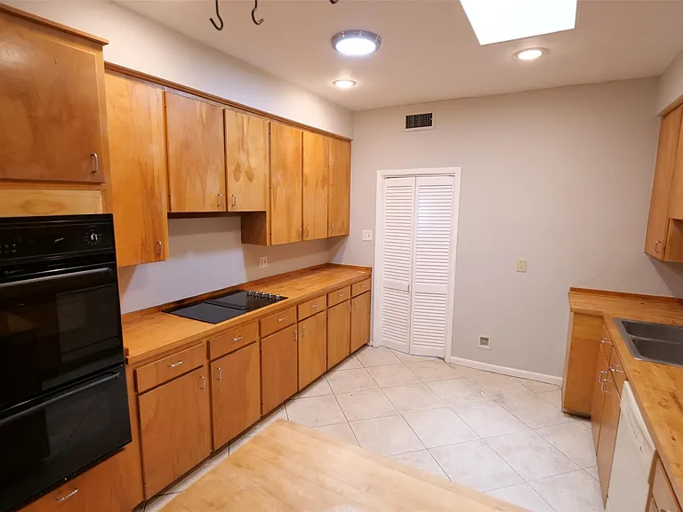 9526 Val Verde St — Photo 16