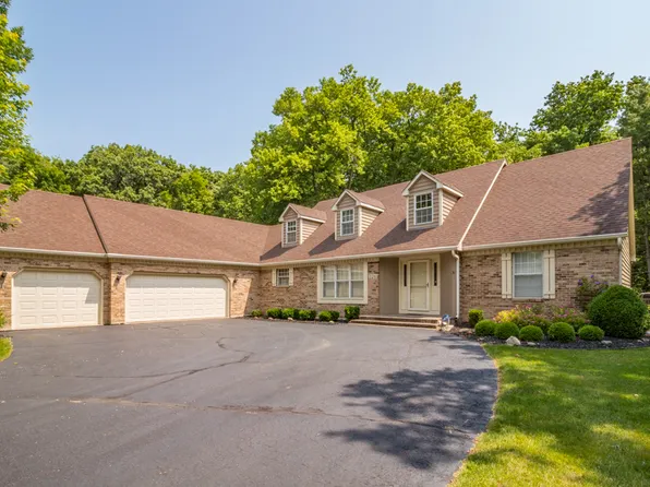 126 N Buckingham Dr, Sugar Grove, IL 60554