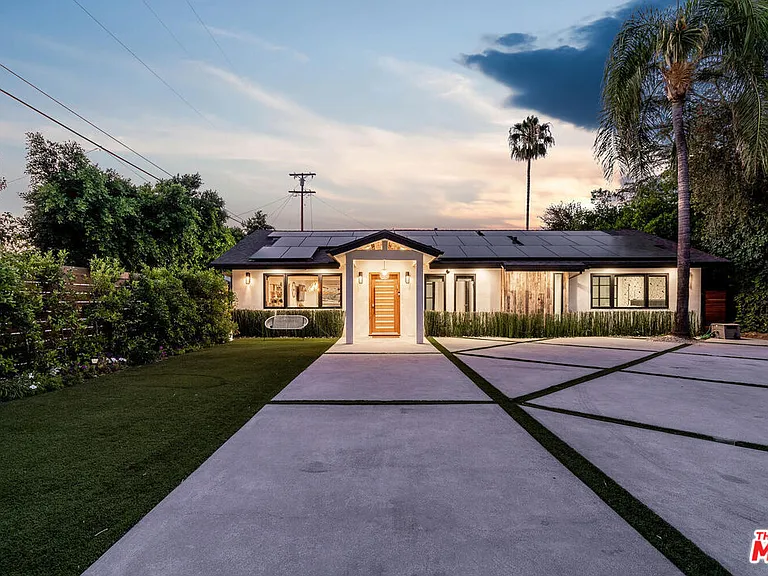 22745 Erwin St — Photo 19