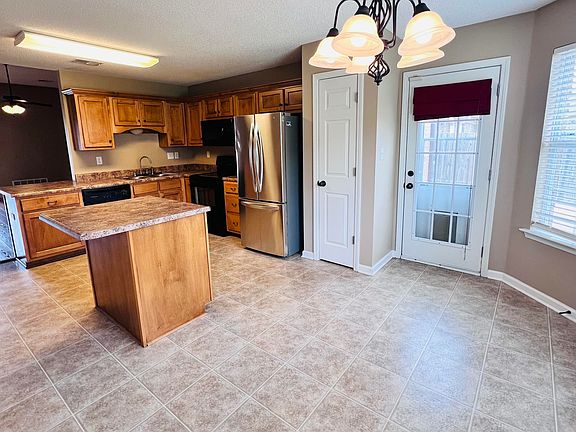 5th image of 4337 Genevieve Dr