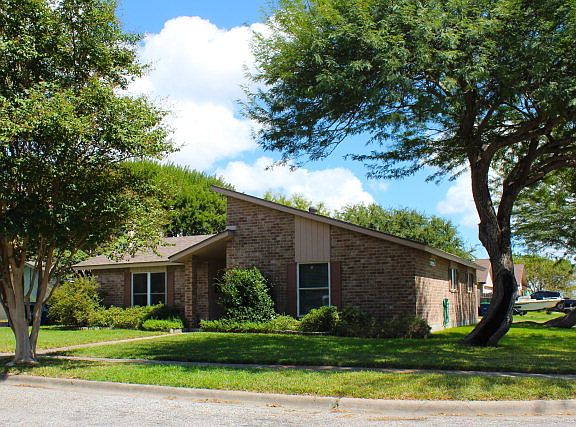 2nd image of 2400 Park Wood Dr