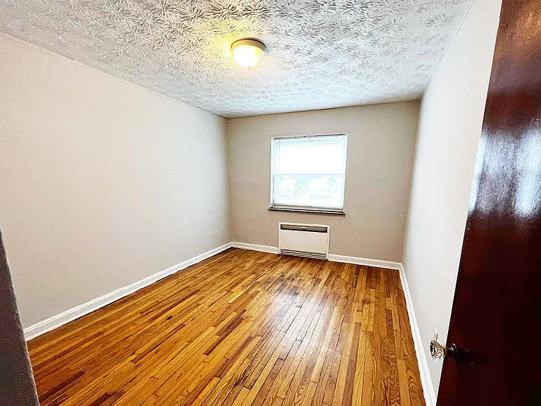 596 Lowell Ave — Photo 9