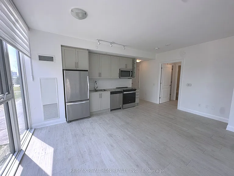 20 Gatineau Dr #402 — Photo 4