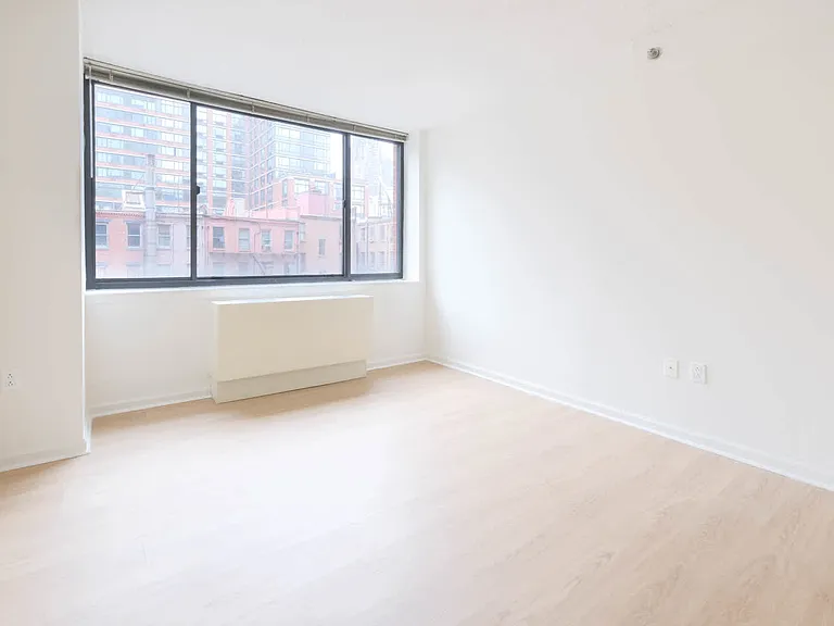 505 W 54th St #10 — Photo 21