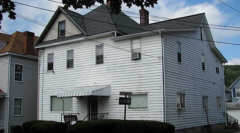 1st image of 220 W Brady St