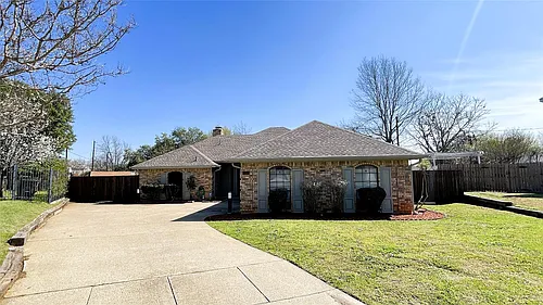 6119 Kingswood Dr Photo 1