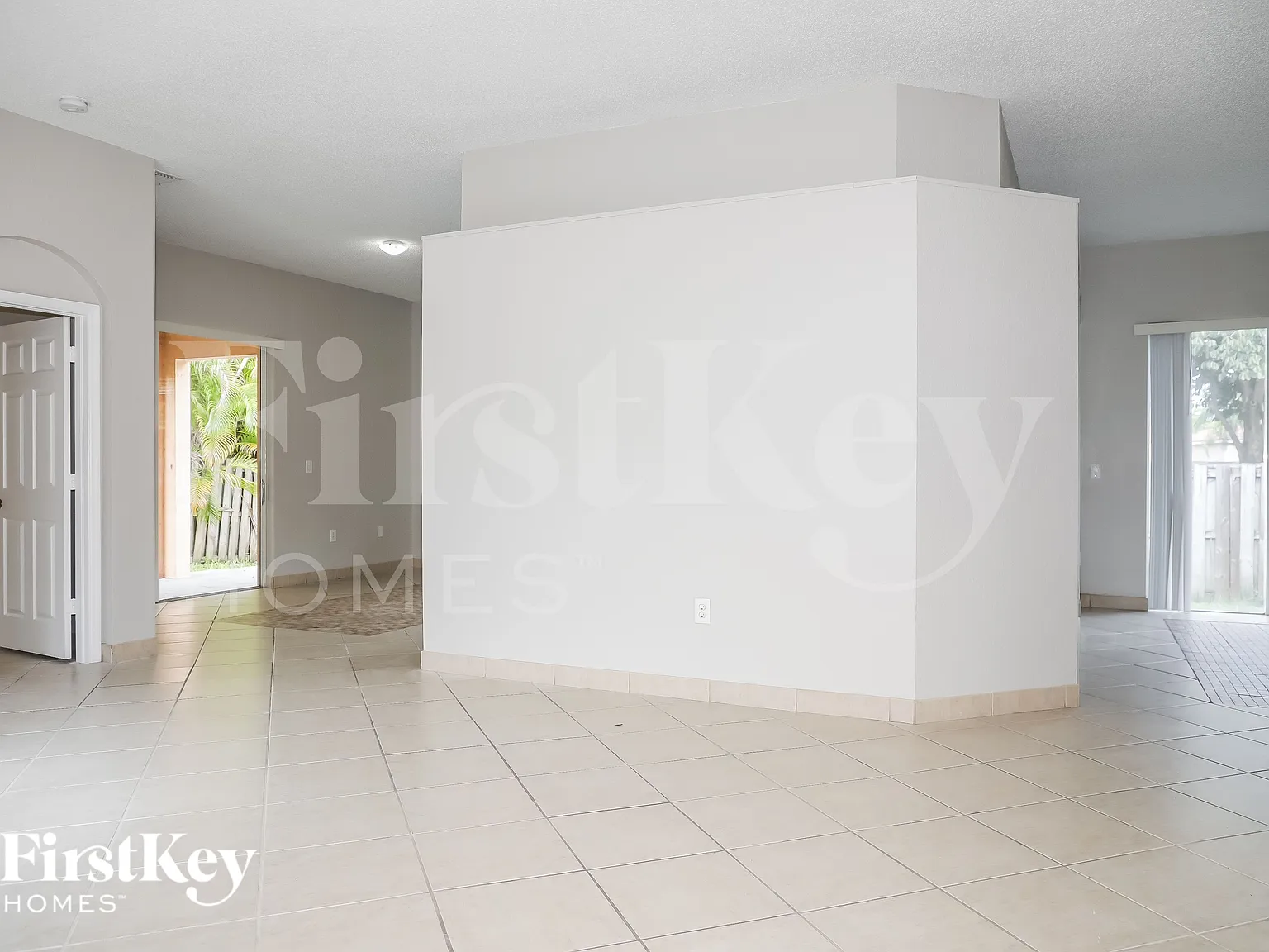 4 bed, 2.0 bath, 2460 sqft, $3,980 — Photo 2