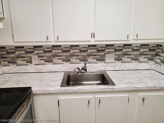 5th image of 300 Village Green Cir #311