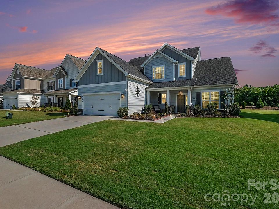 1st image of 3826 Dahlia Dr