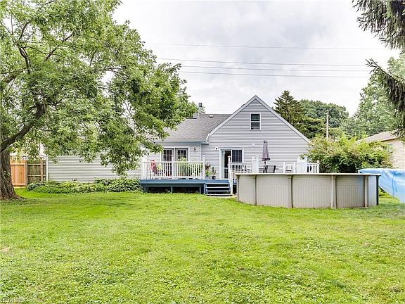 5th image of 556 James Ave