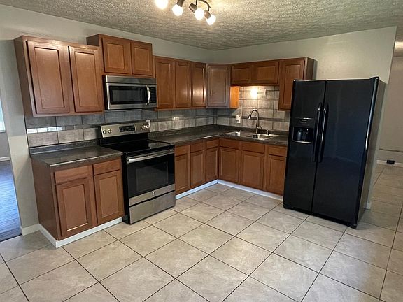 2nd image of 1256 Chalet Ave