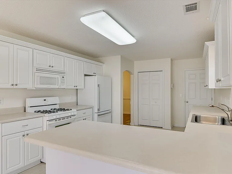 443 Surrey Park Dr SE — Photo 14