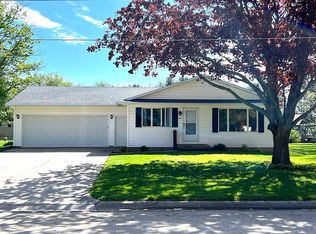 305 S Stanton St, Shannon, IL 61078