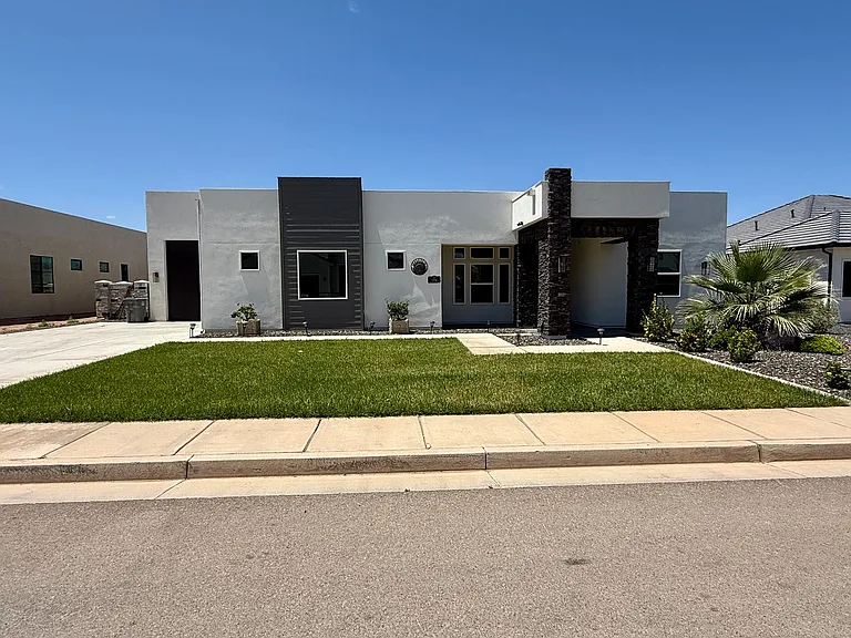 3714 S McKenzie Ln — Photo 3