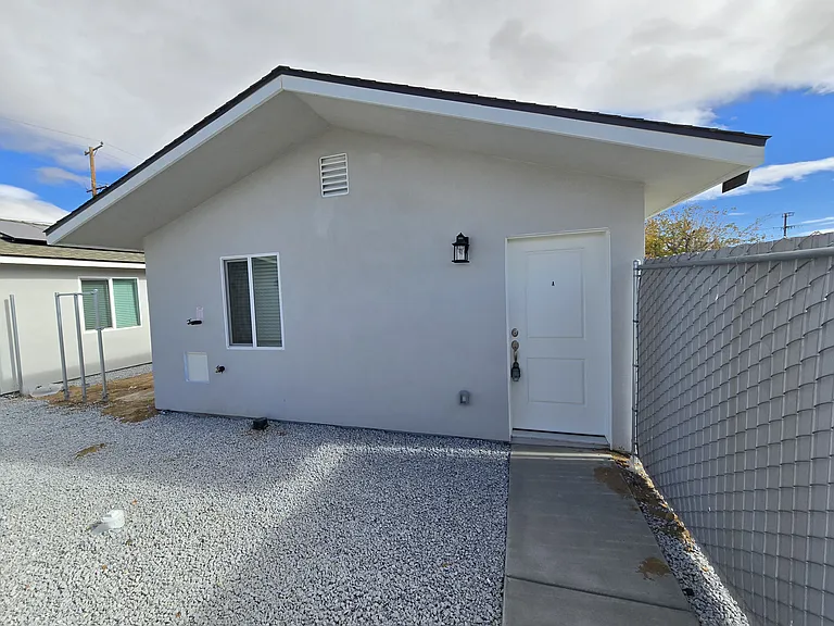 916 W Atkins Ave #A — Photo 10