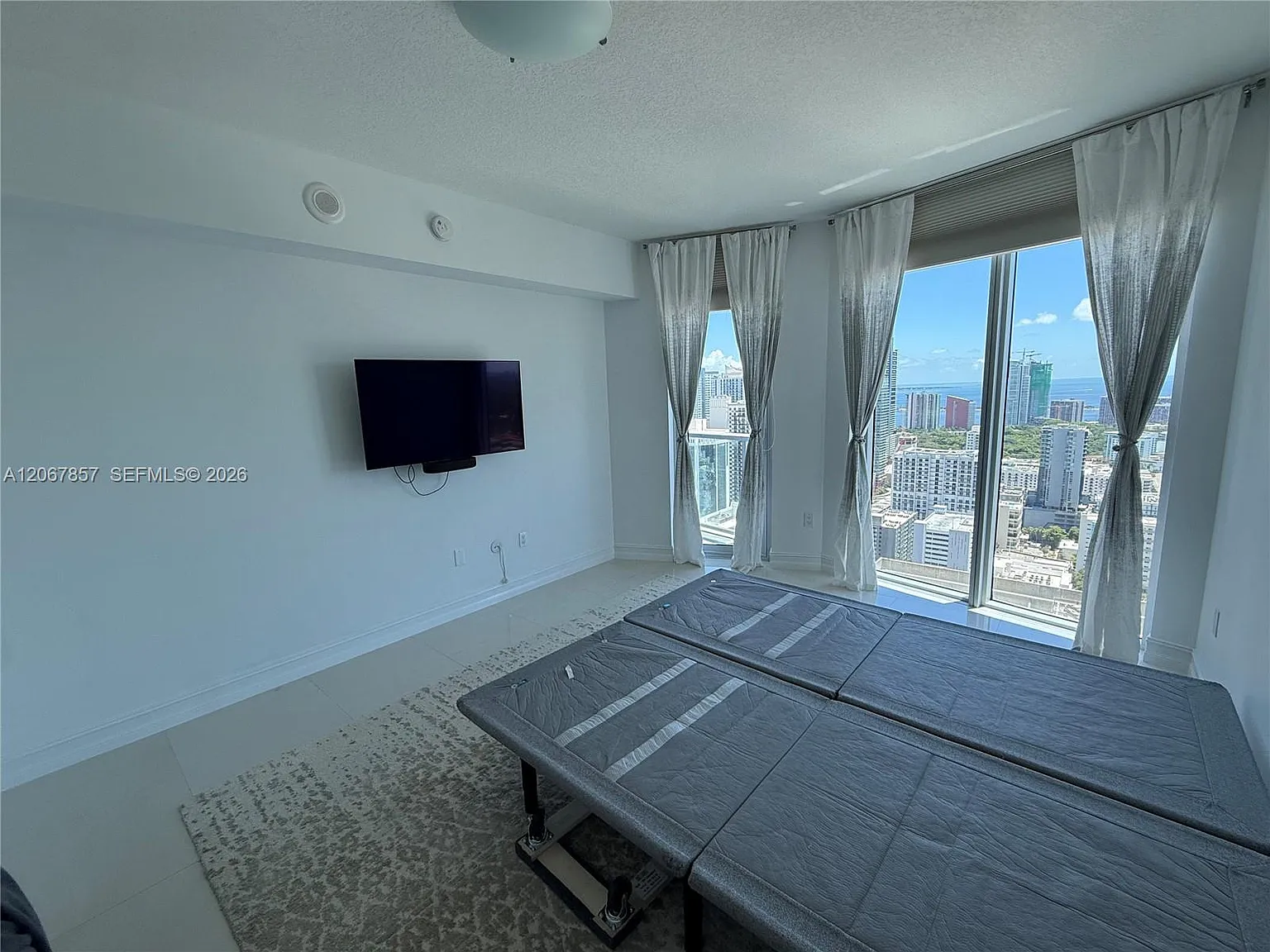 1 bed, 832 sqft, $2,900 — Photo 3