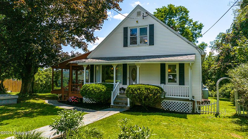 3rd image of 162 Knickerbocker Hts