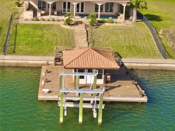 85 Chavez Way, Port O Connor, TX 77982