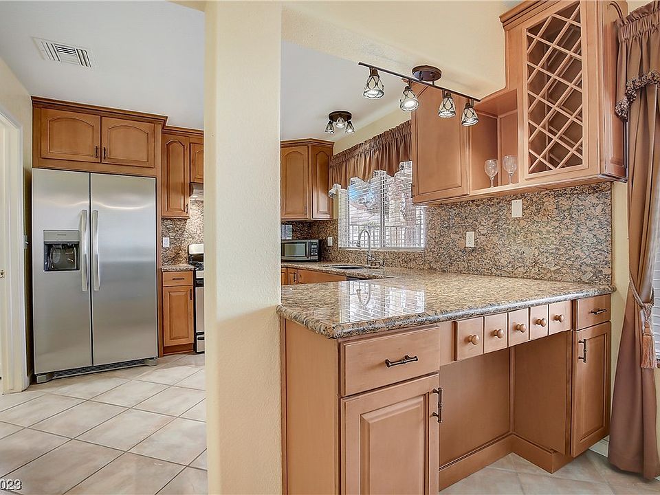 1st image of 2457 Desert Sands Dr