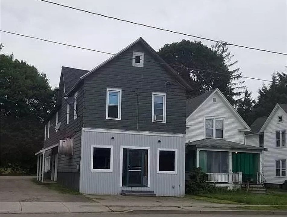 1st image of 1067 E 2nd St