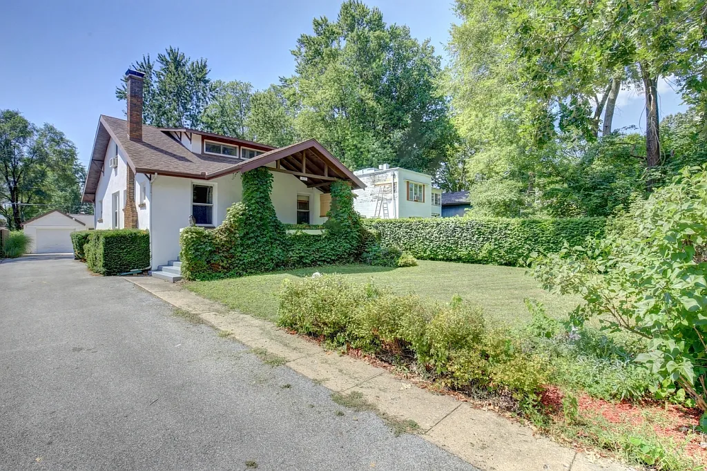 407 E Washington St photo 1