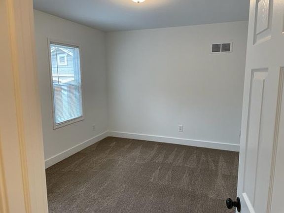 3rd image of 458 Laprairie St #2