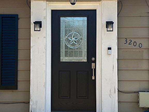 2nd image of 3200 Broadway Blvd
