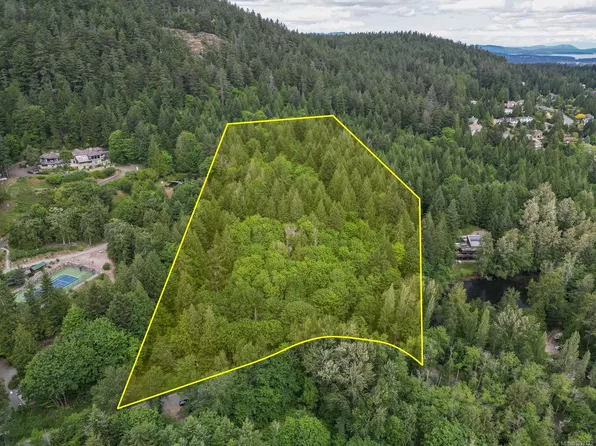 8278 Thomson Pl, Central Saanich, BC V8M 1T6