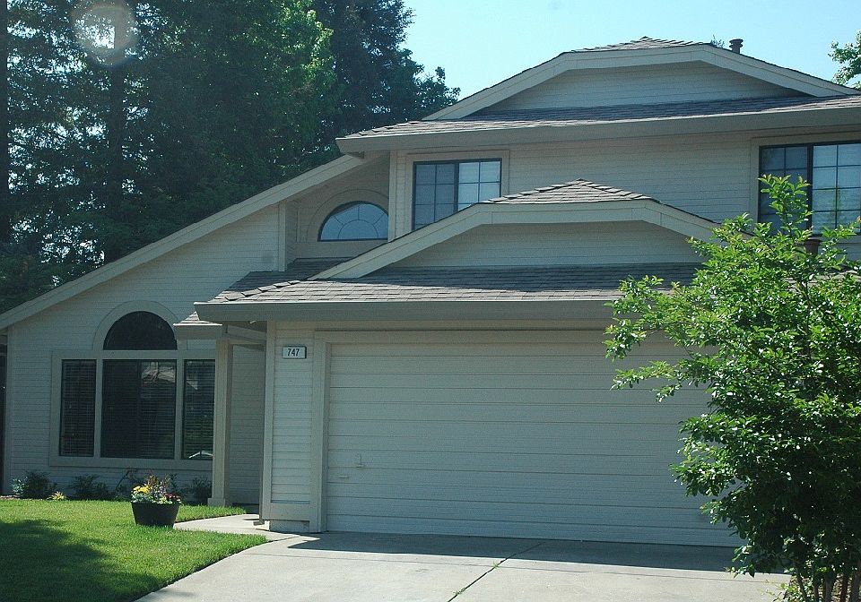 1st image of 747 Portside Cir