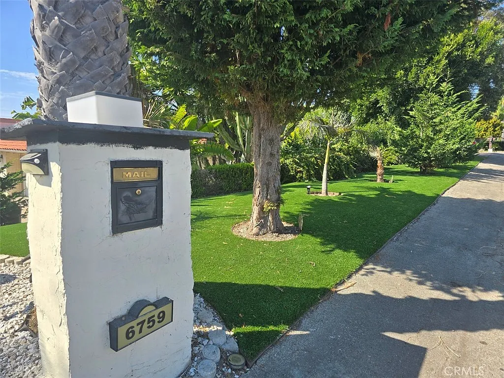 4 bed, 3.5 bath, 3597 sqft, $10,500 — Photo 2