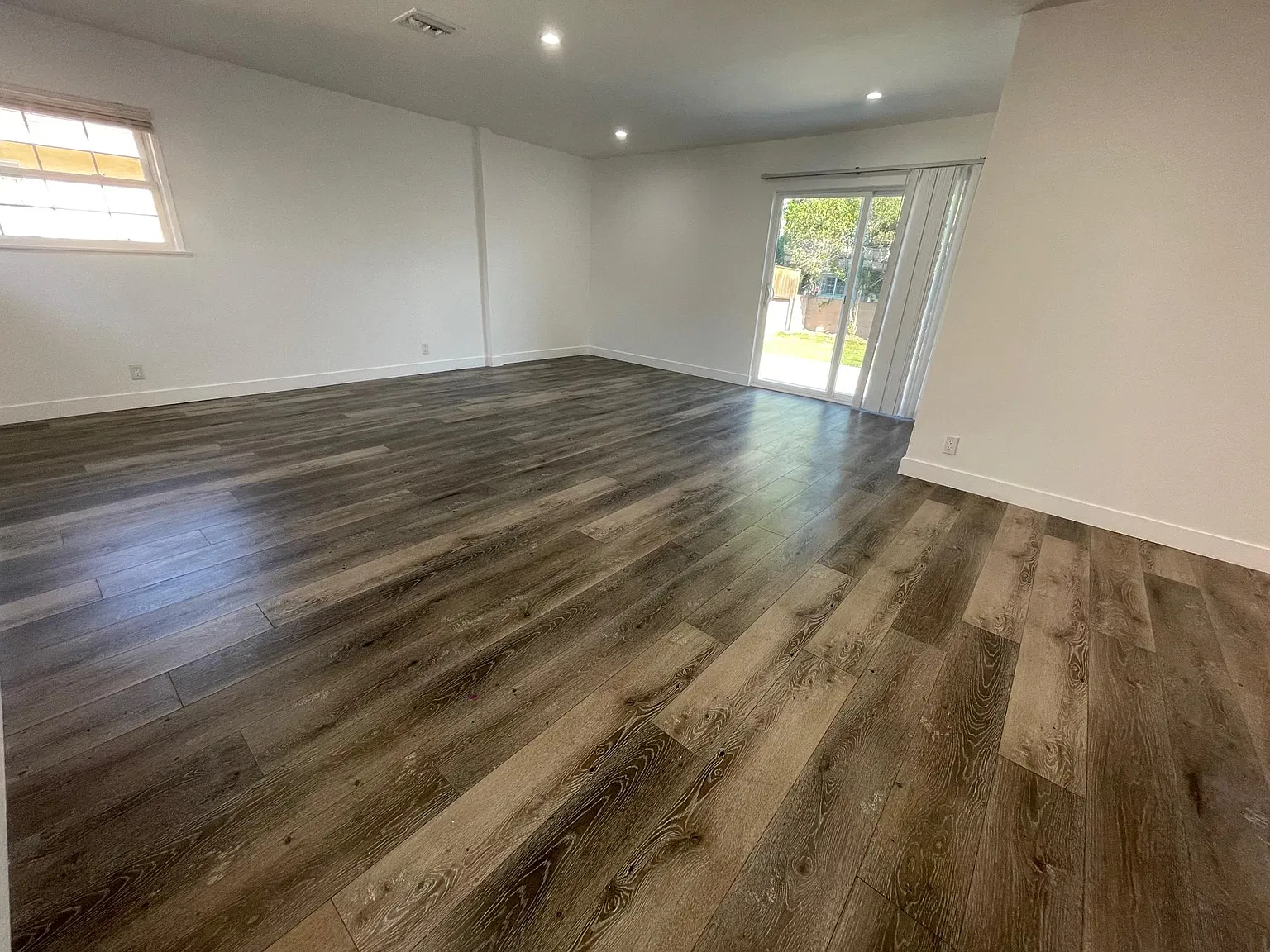 3 bed, 1350 sqft, $3,800 — Photo 3