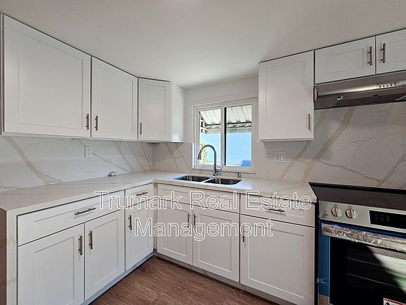 3rd image of 2952 Honolulu Ave
