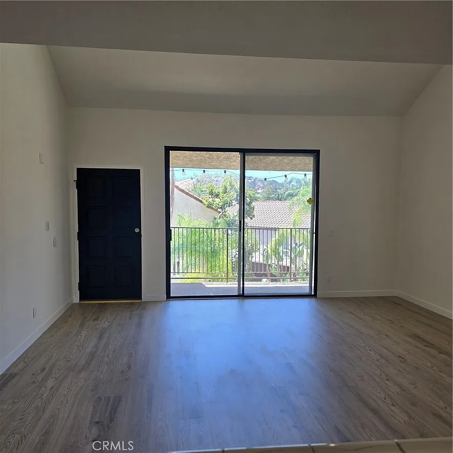 2 bed, 1011 sqft, $3,600 — Photo 4