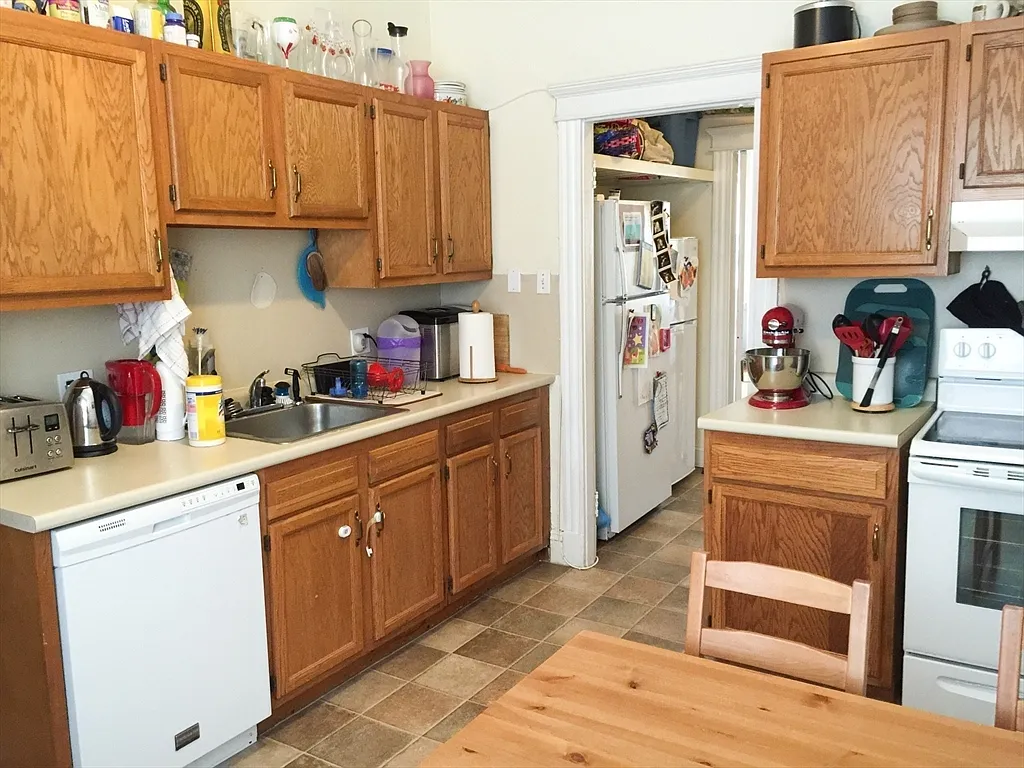 4 bed, 2100 sqft, $5,000 — Photo 4