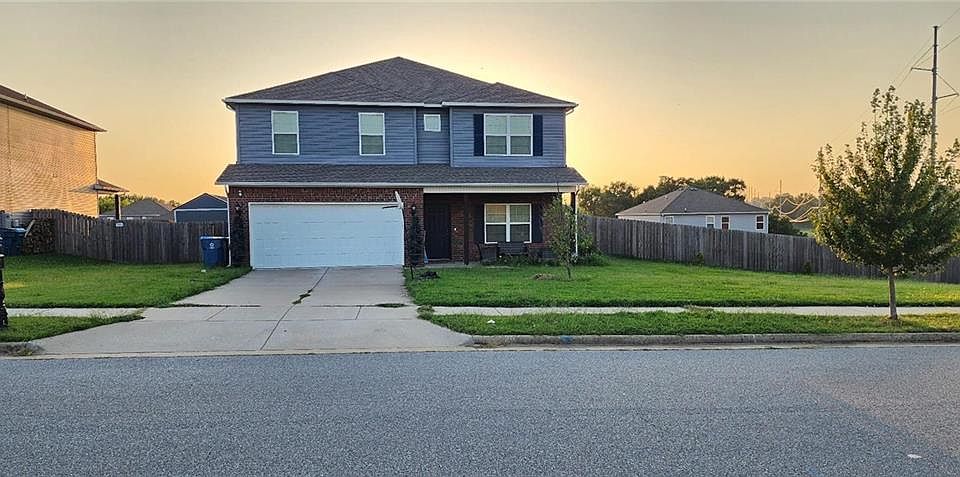 1st image of 702 SW Loudon Dr