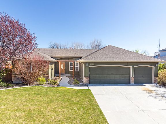 3 Car Garage / RV Parking