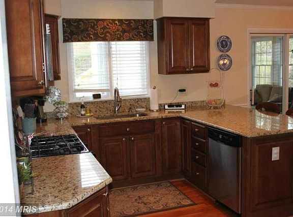 4th image of 912 Dewolfe Dr